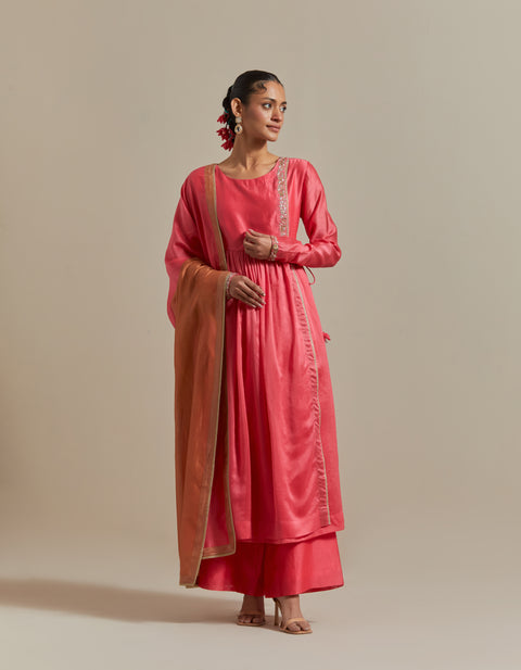 Shop Embroidered Pink Anarkali & Pants with Color-Blocked Dupatta in Chanderi Handloom (Set of 3) | Vinusto