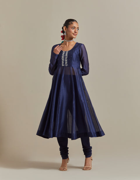 Buy Embroidered Blue Chanderi Anarkali Kurta Set with Silver Zari Stripe Dupatta (Set of 3) | Vinusto