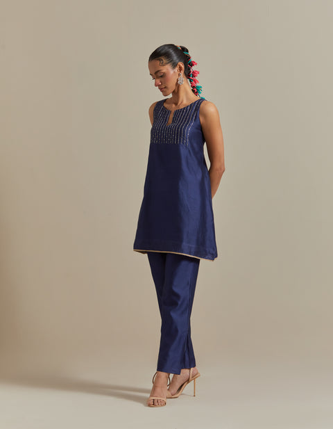 Buy Embroidered Coordinate Set in Blue Chanderi Handloom – Set of 2

