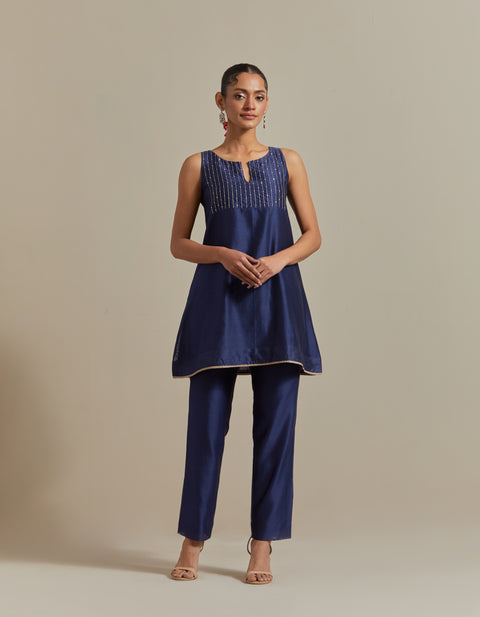 Shop Embroidered Coordinate Set in Blue Chanderi Handloom – Set of 2

