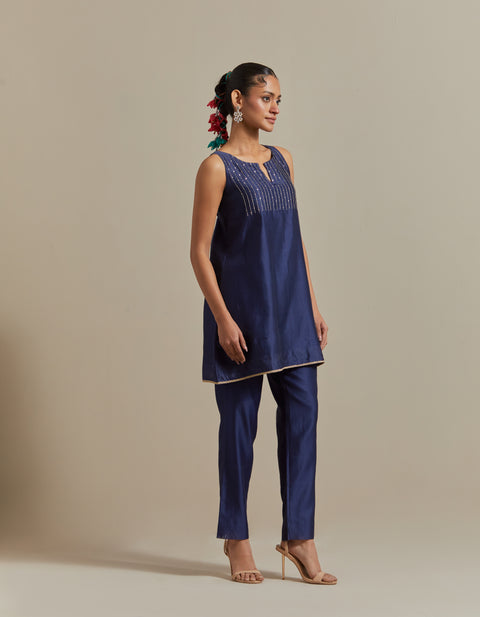 Luxury Embroidered Coordinate Set in Blue Chanderi Handloom – Set of 2

