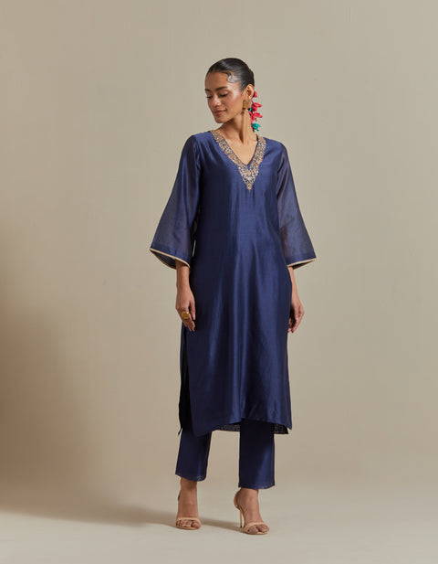 Luxury Embroidered Chanderi Kurta & Pants with Silver Zari Striped Dupatta – Set of 3

