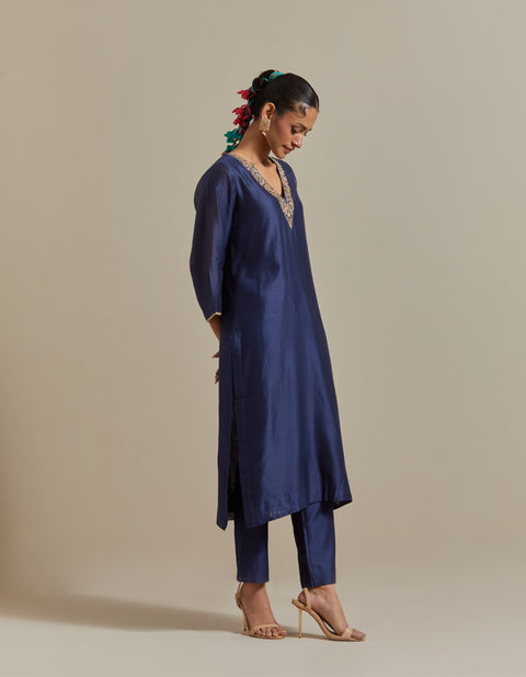Premium Embroidered Chanderi Kurta & Pants with Silver Zari Striped Dupatta – Set of 3

