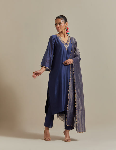 Shop Embroidered Chanderi Kurta & Pants with Silver Zari Striped Dupatta – Set of 3

