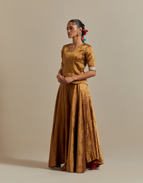 Luxury Gold Zari Lehenga, Kurti with Lace & Embroidered Dupatta Set – Vinusto

