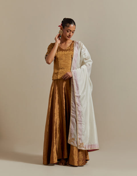 Shop Gold Zari Lehenga, Kurti with Lace & Embroidered Dupatta Set – Vinusto

