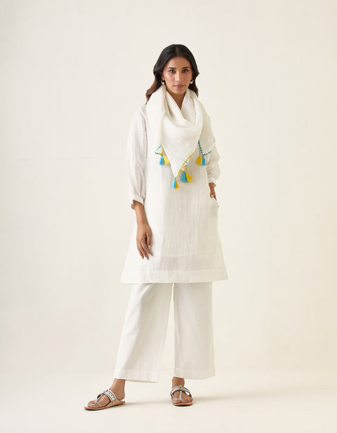 Shop A Line Linen Silk Kurta & Stole with Cotton Glaze Pants in White (Set of 4) - By Vinusto 

