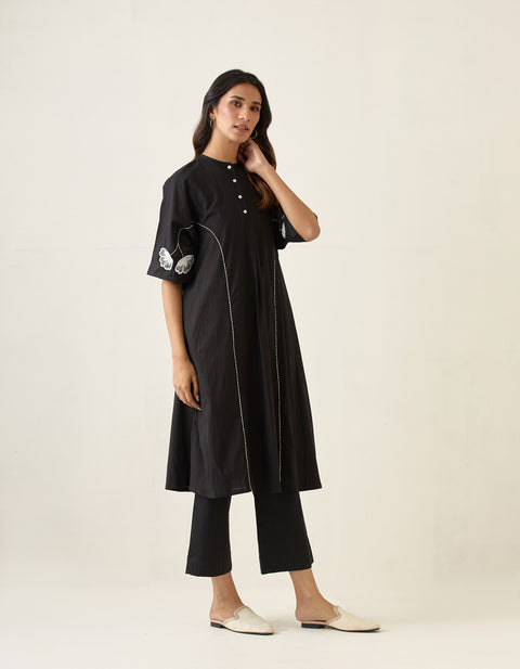 Order Kaftan Style Kurta Set In Black Cotton with Off White Embroidery (Set of 2) - By Vinusto
