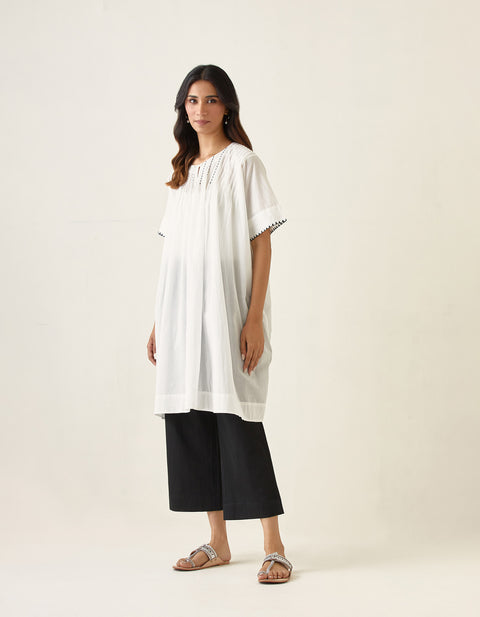 Shop White Pin tucks Kaftan with Kantha Stitch and Black Pants in Cotton (Set of 2) - By Vinusto 