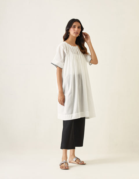 Buy White Pin tucks Kaftan with Kantha Stitch and Black Pants in Cotton (Set of 2) - By Vinusto 
