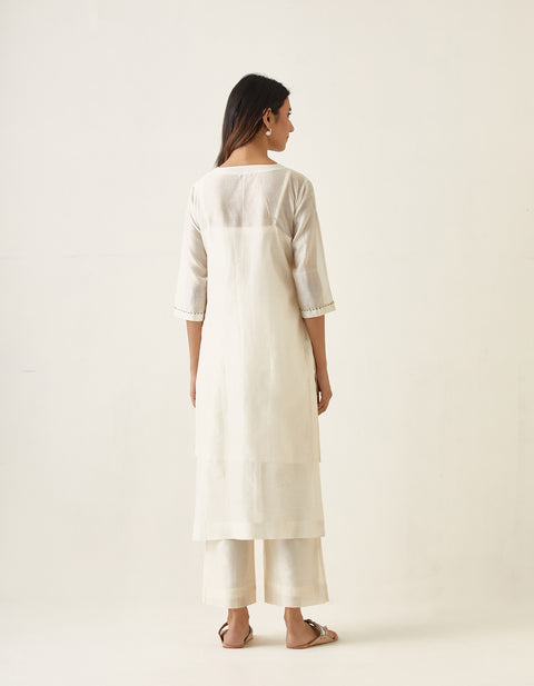 Premium Ivory Pin tuck Embroidered Kurta & Pant set in Chanderi Handloom, with Slip (Set of 3) - By Vinusto