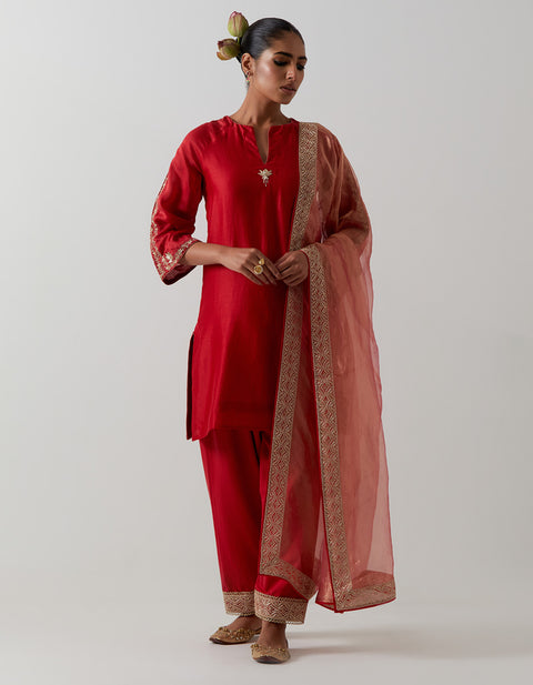 Shop Red Embroidered Kurta Set with Raglan Sleeves | Vinusto