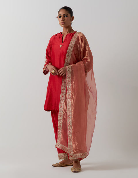 Buy Red Embroidered Kurta Set with Raglan Sleeves | Vinusto