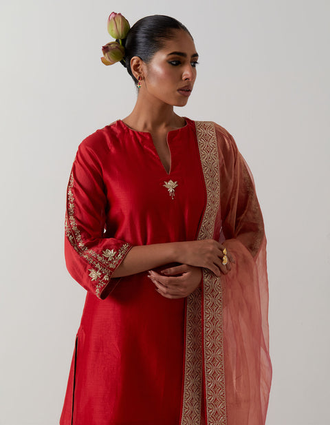 Order Red Embroidered Kurta Set with Raglan Sleeves | Vinusto