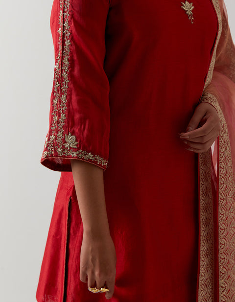 Premium Red Embroidered Kurta Set with Raglan Sleeves | Vinusto