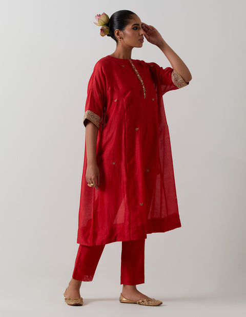 Luxury Red Embroidered Chanderi Kaftan Set | Vinusto