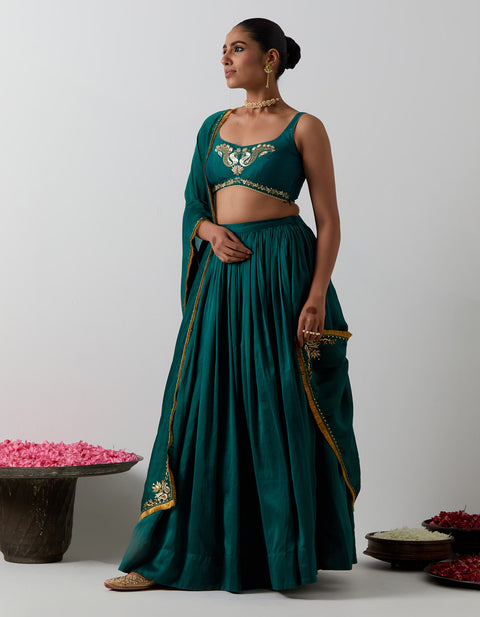 Buy Deep Green Hand-Embroidered Chanderi Lehenga Set | Vinusto