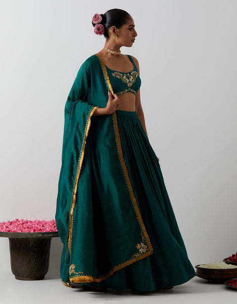 Luxury Deep Green Hand-Embroidered Chanderi Lehenga Set | Vinusto
