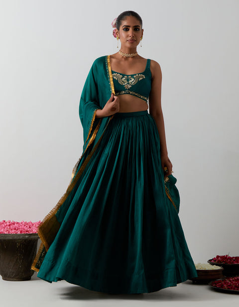 Shop Deep Green Hand-Embroidered Chanderi Lehenga Set | Vinusto