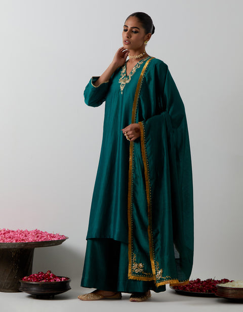 Buy Green Embroidered Chanderi Kurta Set | Vinusto