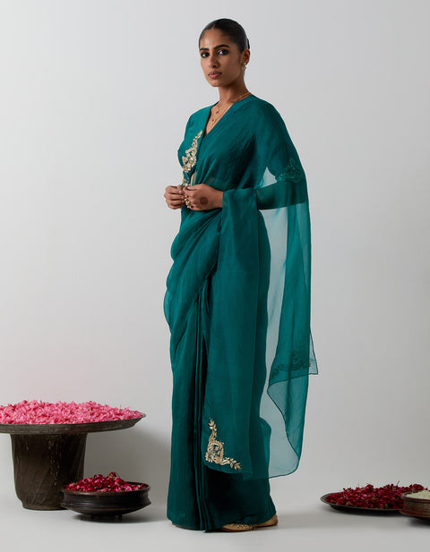 Shop Emerald Green Embroidered Ready-to-Wear Saree | Vinusto
