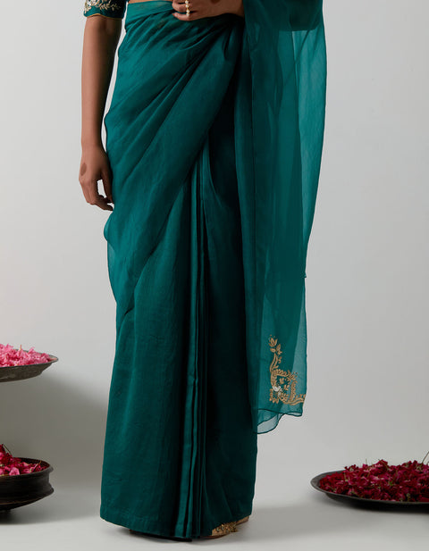 Premium Emerald Green Embroidered Ready-to-Wear Saree | Vinusto