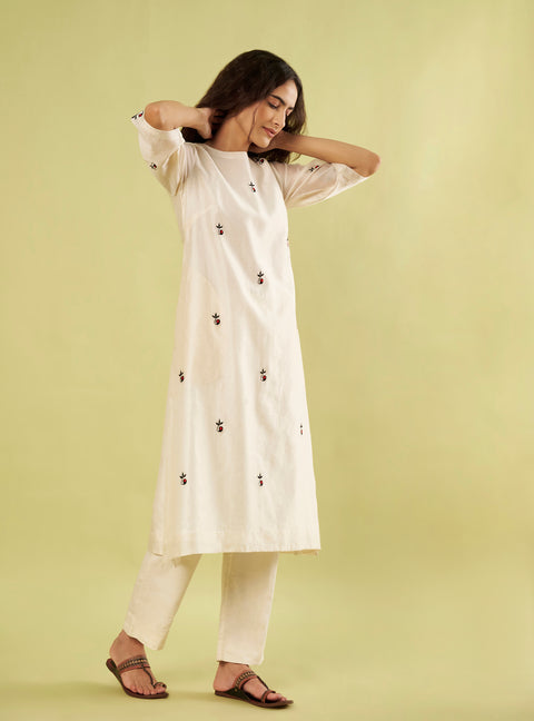 Relaxed Fit Chanderi Kurta with Embroidered Bootis & Pants (Set of 2)