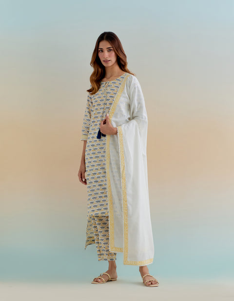 Shop Asymmetrical Hem Kurta with Palazzo and Dupatta in Floral Hand Block Printed Cotton (Set of 3) - By Vinusto
