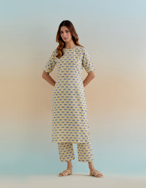 Shop Cotton Straight Fit Kurta with Pants in Floral Hand Block Printed (Set of 2) - By Vinusto
