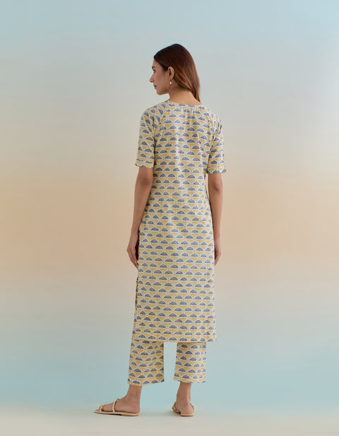 Beautiful Cotton Straight Fit Kurta with Pants in Floral Hand Block Printed (Set of 2) - By Vinusto
