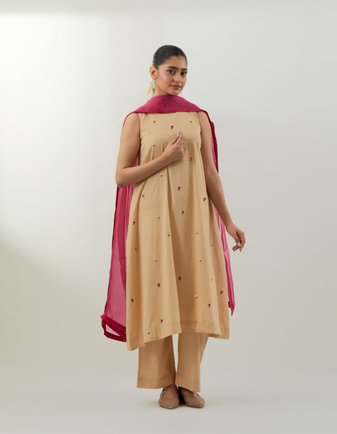 Buy Beige Embroidered Cotton Kurta Set – Vinusto Office Wear 2025

