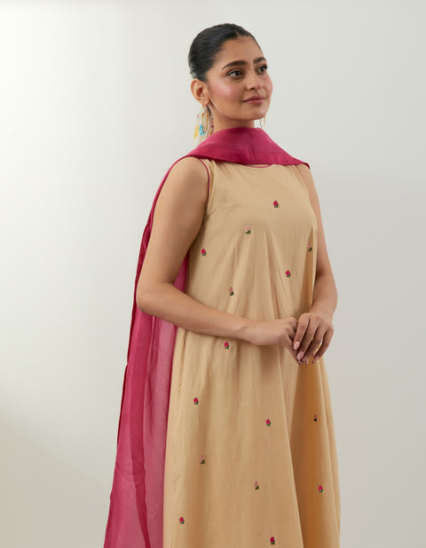 Luxury Beige Embroidered Cotton Kurta Set – Vinusto Office Wear 2025


