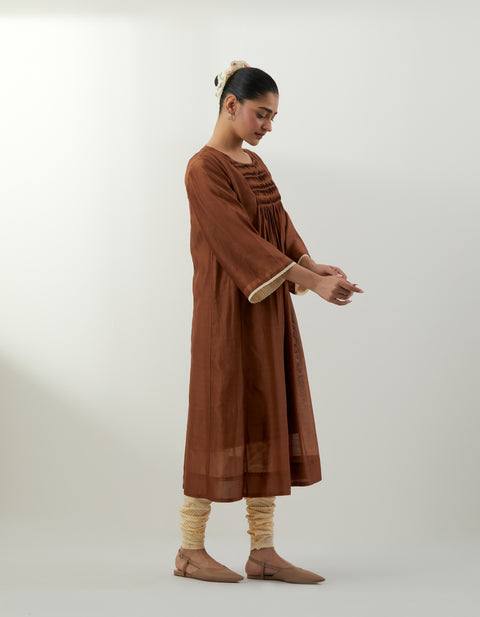 Luxury Brown Pin-Tuck Kurta Set – Vinusto Office Wear Collection 2025

