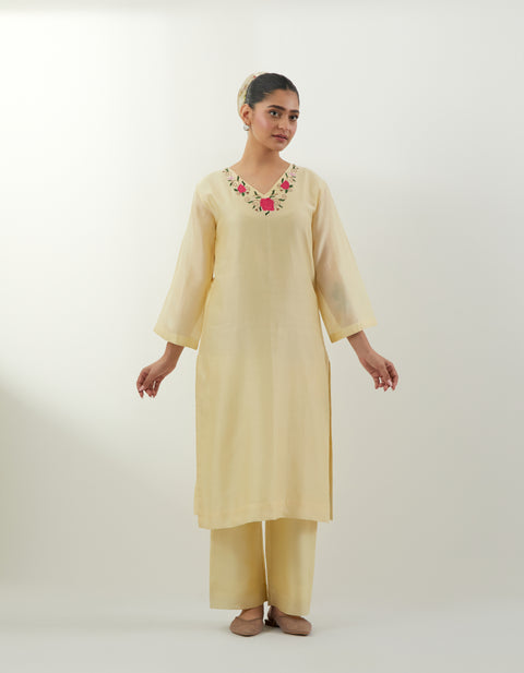 Luxury Embroidered Kurta Set with Dupatta – Vinusto Office Wear 2025

