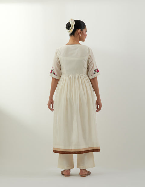 Shop Off-White Anarkali Set with Dupatta – Vinusto Office Wear 2025

