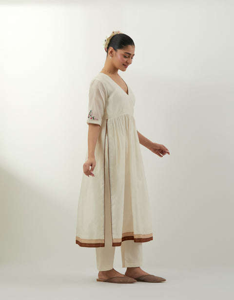100% Authentic Off-White Anarkali Set with Dupatta – Vinusto Office Wear 2025

