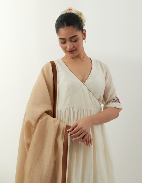 Handcraft Off-White Anarkali Set with Dupatta – Vinusto Office Wear 2025

