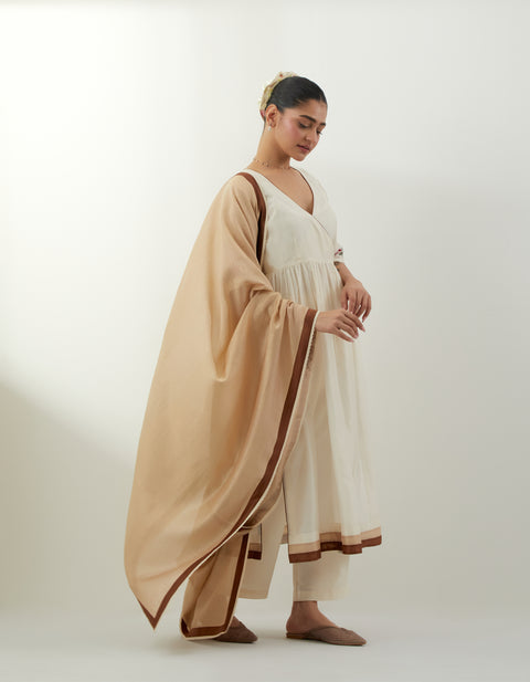 Buy Off-White Anarkali Set with Dupatta – Vinusto Office Wear 2025

