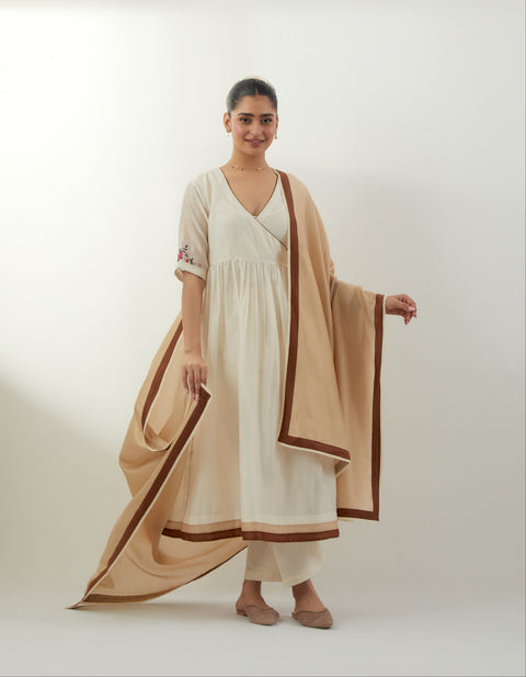 Shop Off-White Anarkali Set with Dupatta – Vinusto Office Wear 2025

