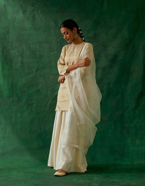 Buy Zari Silk Short Kurta with Scalloping details, Chanderi Handloom Sharara, Katan Dupatta (Set of 3) - By Vinusto 

