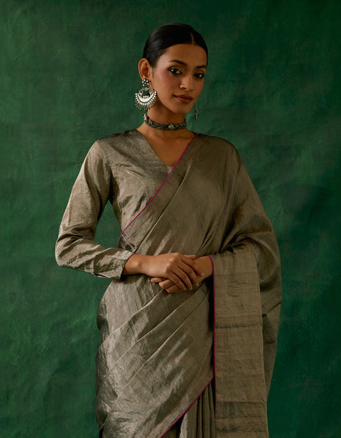 Shop Coord Set- Handcrafted Black Silver Zari Silk Saree With Blouse (Set Of 2)at Best Price online - By Vinusto