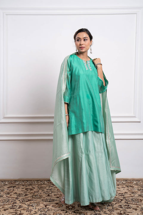 Shop Aqua Short Kurta with Mint Flare Palazzo & Dupatta in Chanderi Handloom (Set of 3) - By Vinusto
