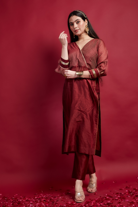Order Maroon High Slit Kurta Set with Kimono Sleeves in Chanderi Handloom (Set of 2) - By Vinsuto
