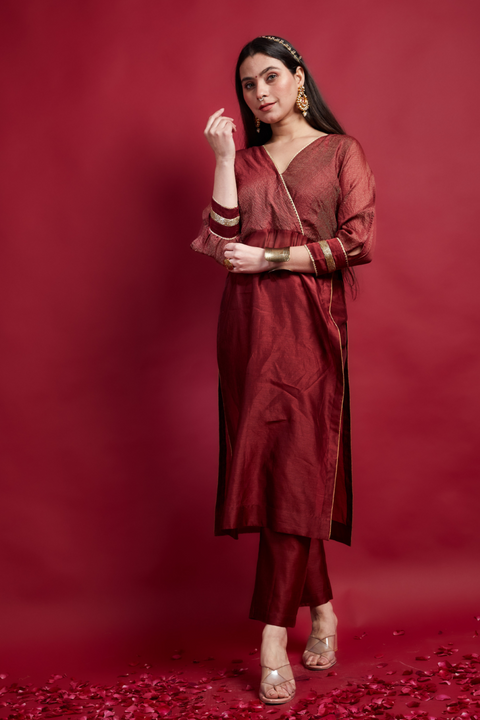 Maroon High Slit Kurta Set with Kimono Sleeves in Chanderi Handloom (Set of 2)