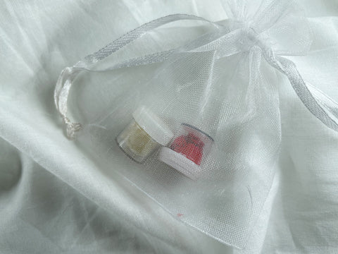 Vinusto - 'Chakra' Bhai- Bhabhi Rakhi  & Card Combo (Set of 3)