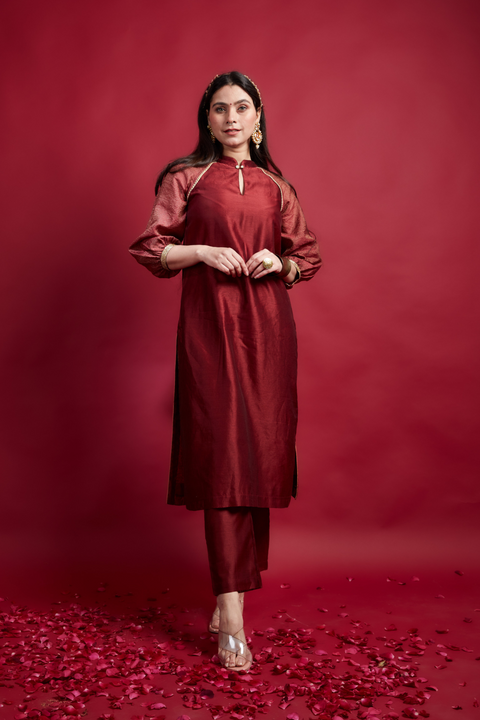 Shop Maroon Raglan Sleeves Kurta Set with Embroidered Lace Details in Chanderi Handloom (Set of 2) - By Vinusto
