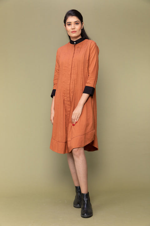 Shop Pleated Shirt Dress in Terracotta Brown & Black Cotton | Vinusto