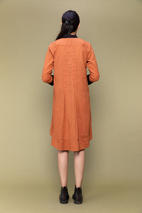 Premium Pleated Shirt Dress in Terracotta Brown & Black Cotton | Vinusto