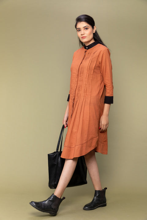 Order Pleated Shirt Dress in Terracotta Brown & Black Cotton | Vinusto