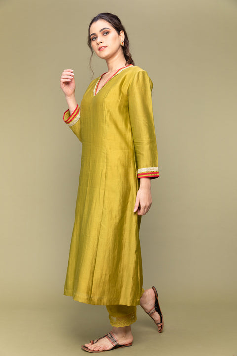 Order Lime Chanderi V neck kurta with lace details & cotton pants - By Vinusto 